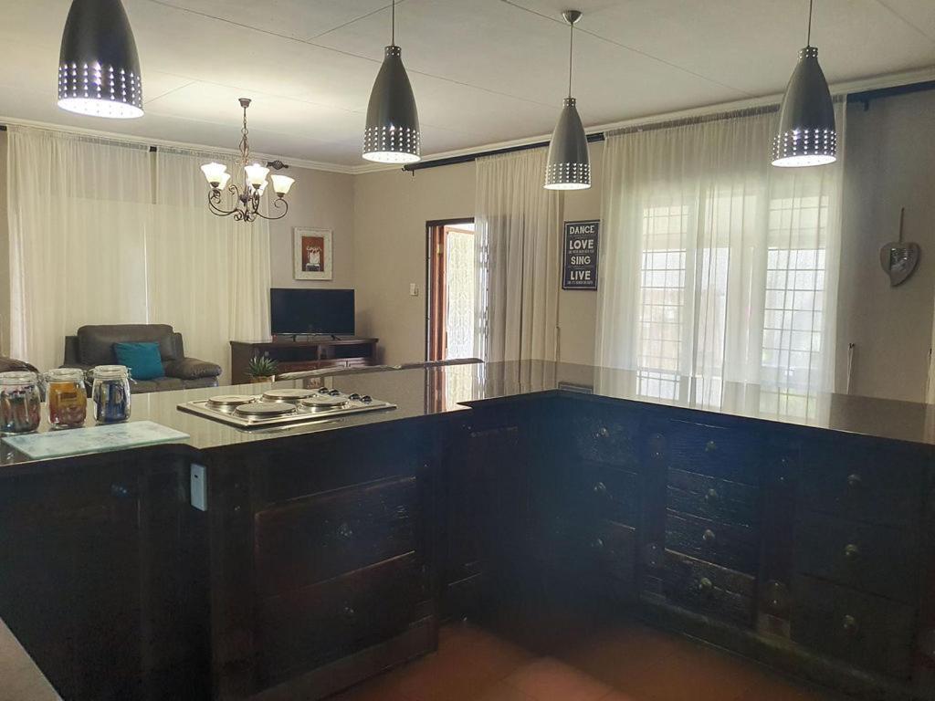 Micasa Sucasa Guesthouse Lephalale Buitenkant foto