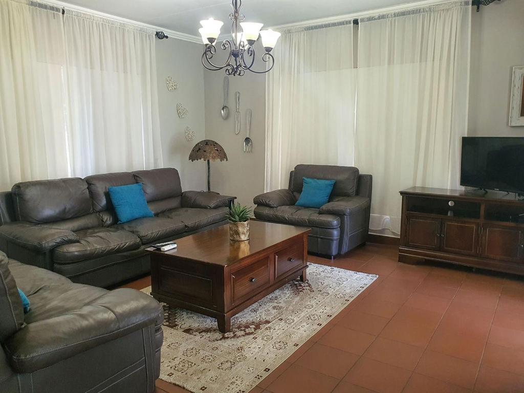 Micasa Sucasa Guesthouse Lephalale Buitenkant foto