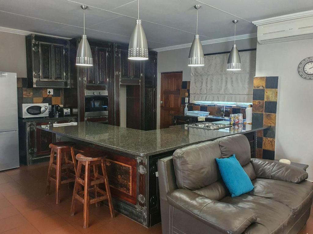 Micasa Sucasa Guesthouse Lephalale Buitenkant foto